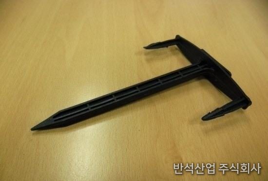 다양한 종류의 고정핀 (플라스틱)
