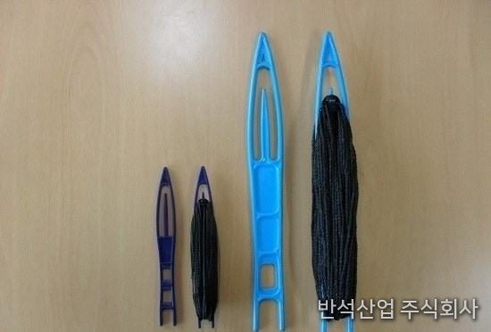 방조망 연결사가 감겨 있는 바늘대