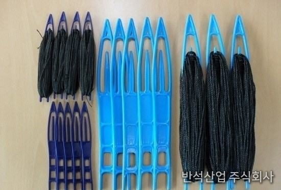 방조망 연결사가 감겨 있는 바늘대